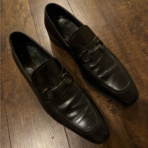 Men's Black Ferragamo Leather Loafers - size 10